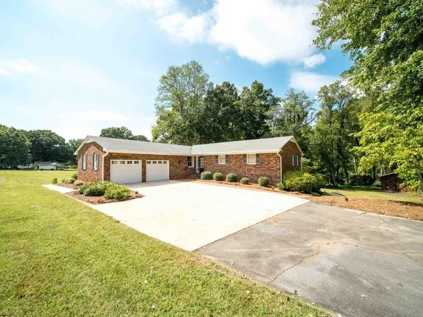 726 Walkertown Guthrie Rd, Winston Salem, NC 27101