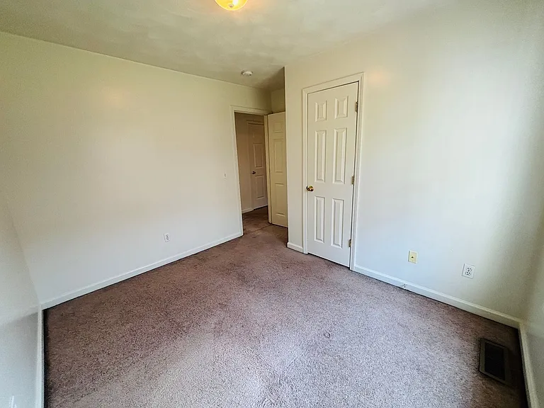 715 E Main St — Photo 16