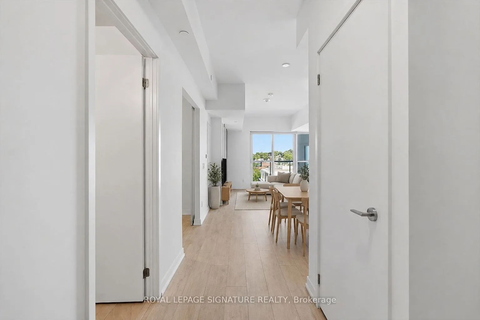 181 East Condos — Photo 4