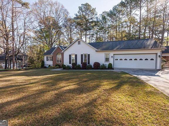3rd image of 138 Rivoli Oaks Cir