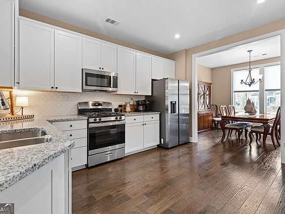 3rd image of 215 Silver Ct