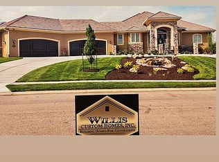 9741 Sunset Cir, Lenexa, KS 66220