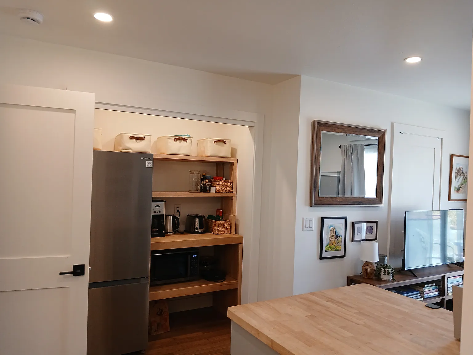 1 bed, 400 sqft, $1,200 — Photo 4