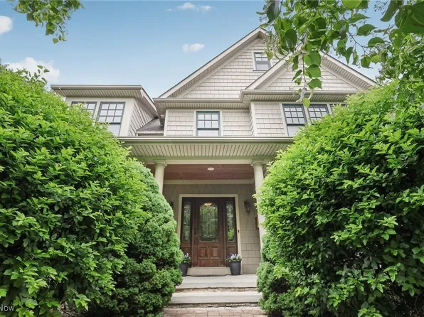 191 Bell St, Chagrin Falls, OH 44022