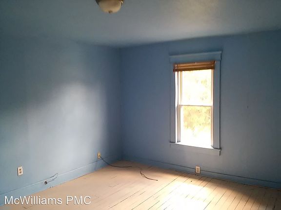 3rd image of 1421 E Indianola Ave