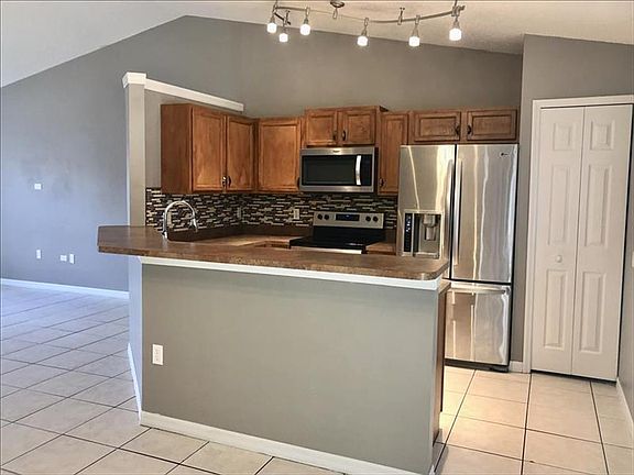 5th image of 239 W Graves Ave