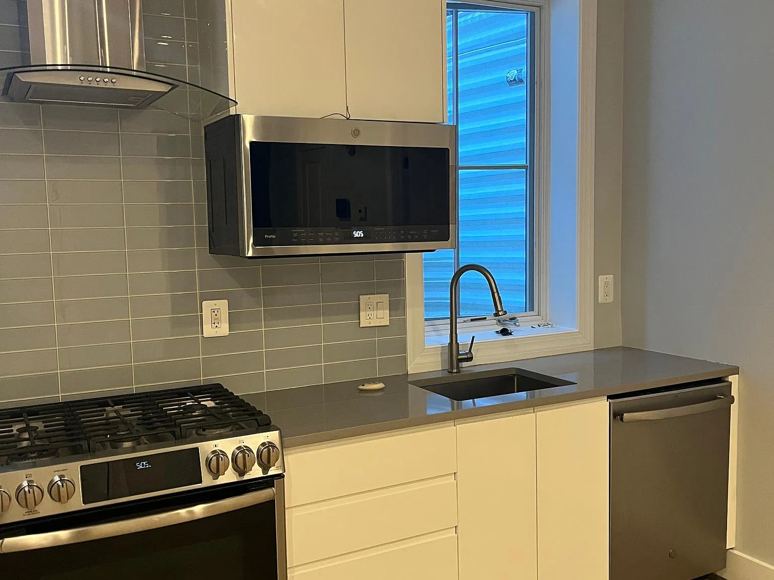 1 bed, 1.5 bath, 530 sqft, $2,050 — Photo 2
