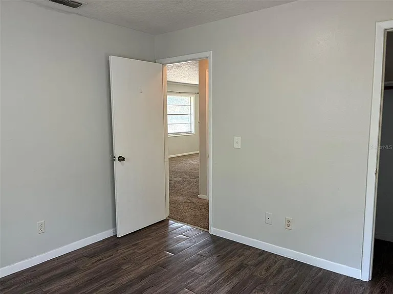 320 Queen Ave — Photo 14