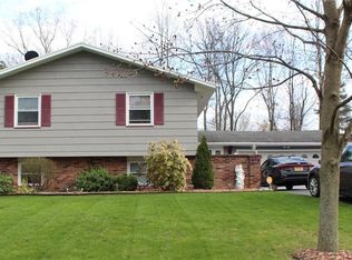 454 Heritage Dr, Rochester, NY 14615