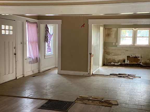 4th image of 2412 E Grant Ave