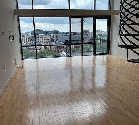 Living room, unfurnished