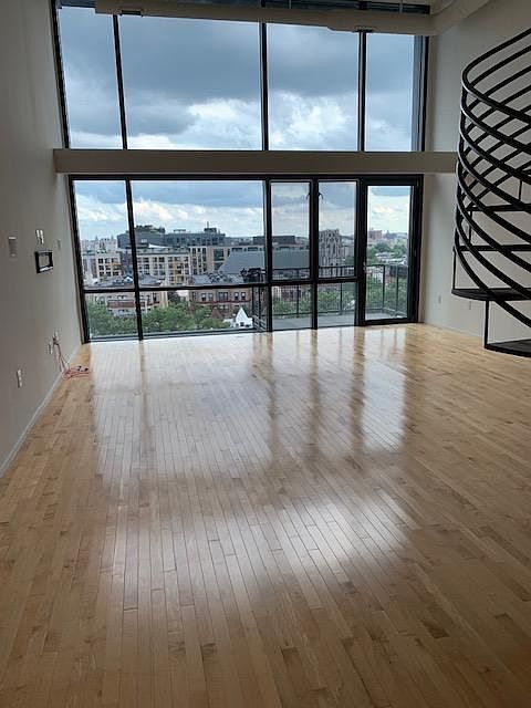Living room, unfurnished