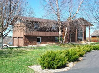 1305 Ridge Rd, Mitchell, SD 57301