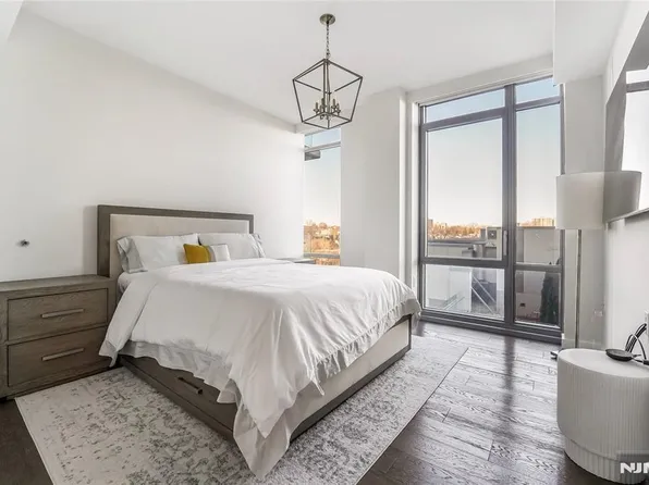 320 Adolphus Avenue image 15 of 43