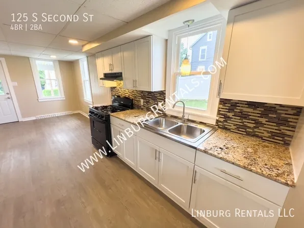 125 S 2nd St, Mount Wolf, PA 17347
