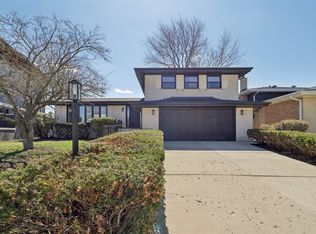 8135 W Rascher Ave, Chicago, IL 60656