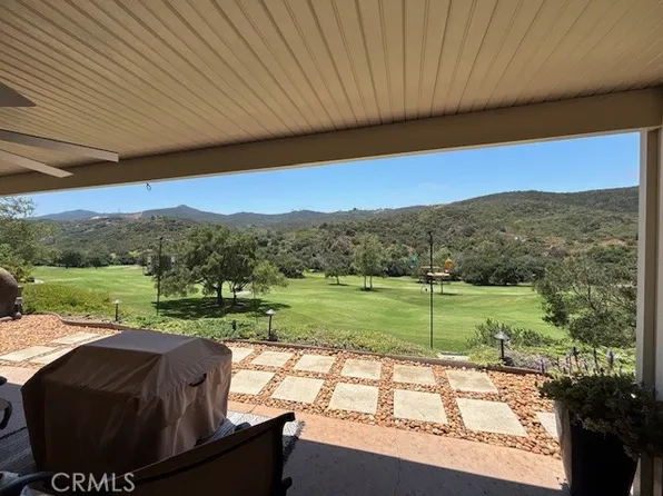 29150 Laurel Valley Dr, Vista, CA 92084