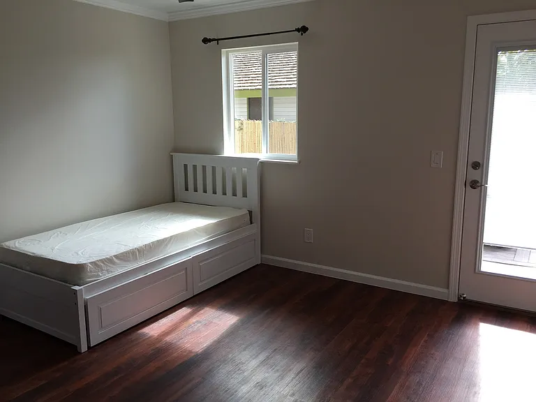 Twin bed w/trundle