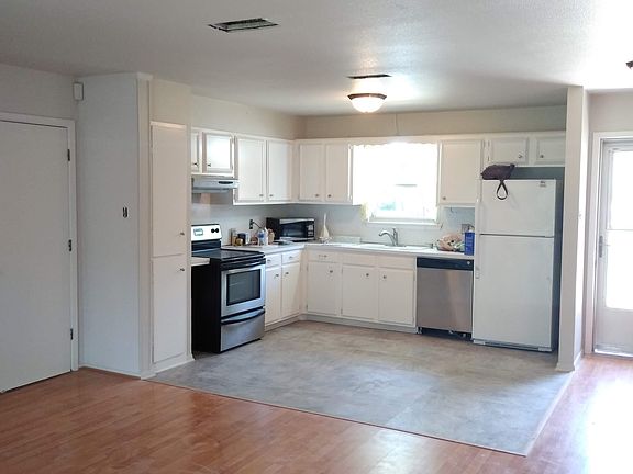 4th image of 502 Maddux St