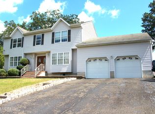 16 Rizzo Ct, Howell, NJ 07731