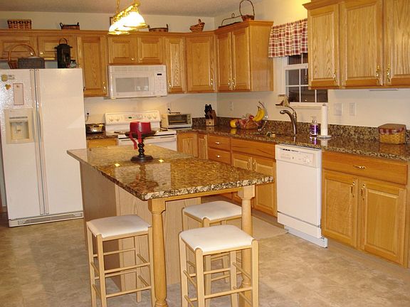 Granite counters/kitchen