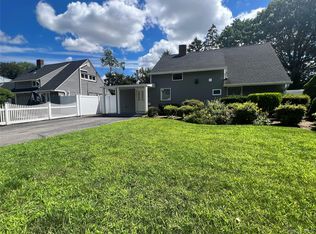 292 Acre Ln, Hicksville, NY 11801