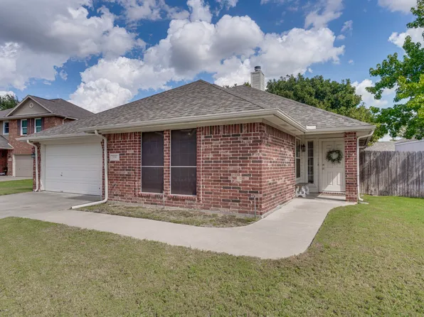 304 Mary Kay Ct, Burleson, TX 76028