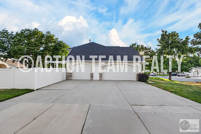 4511 W Windsor Cir — Photo 42