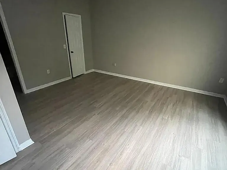 7800 Point Meadows Dr — Photo 3