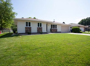2427 E 10th St, Fremont, NE 68025