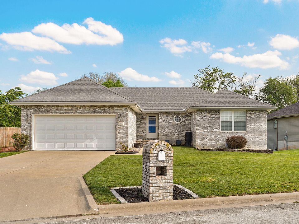 1st image of 991 W Bates Drive