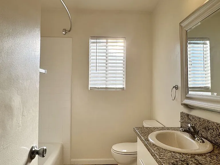 3104 E Colorado St — Photo 15