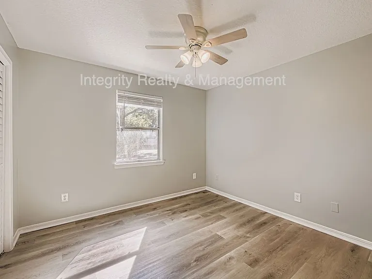 Parkridge Apartments — Photo 12