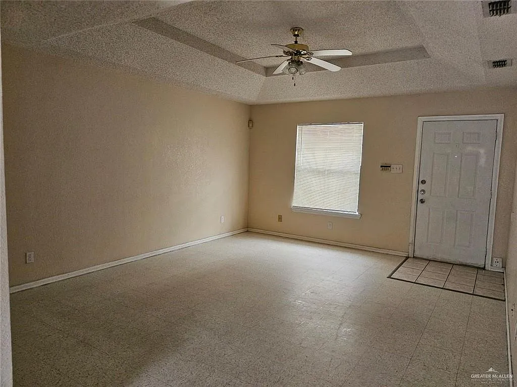 2 bed, 2.0 bath, 4480 sqft, $825 — Photo 2