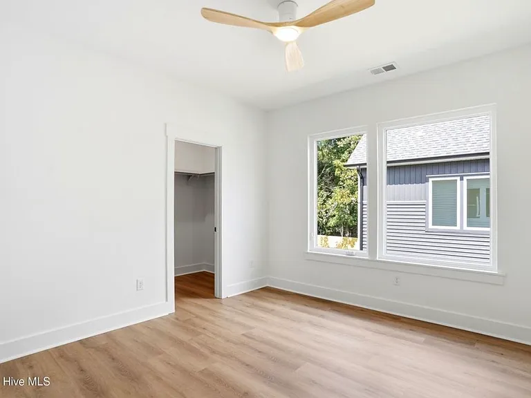 5015 Peachtree Ave — Photo 11