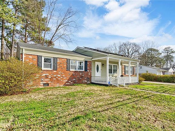 2nd image of 556 S Rosemont Rd