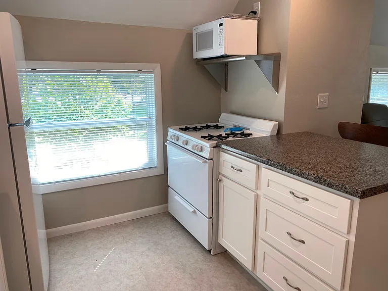 813 Crawford Ave #813 — Photo 4