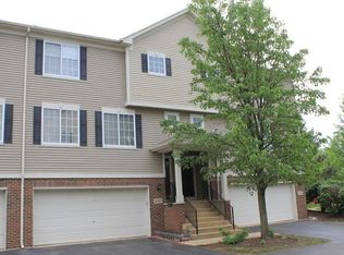 1890 Fredericksburg Ln, Aurora, IL 60503