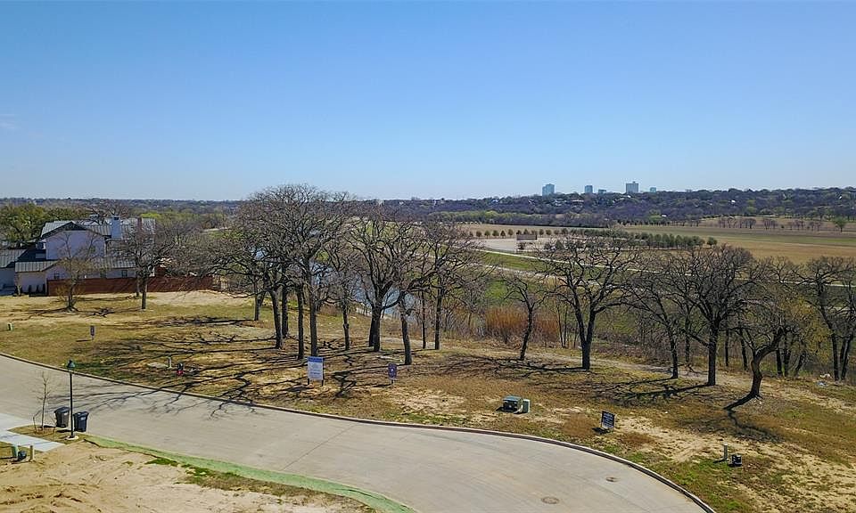 1st image of 217 Summersby Ln