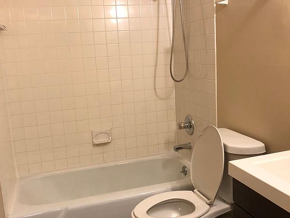 2nd image of 3210 W Kennedy Blvd APT 2