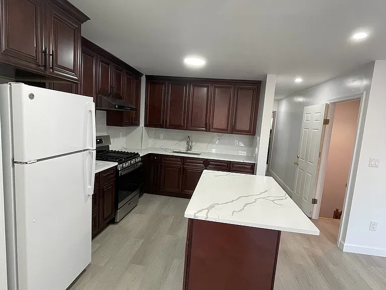 38-12 149th Pl — Photo 10