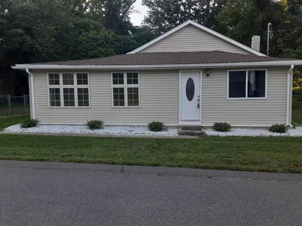 28 Lakemont St, Southwick, MA 01077