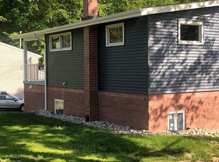 2027 Cove Creek Dr, Jamestown, PA 16134