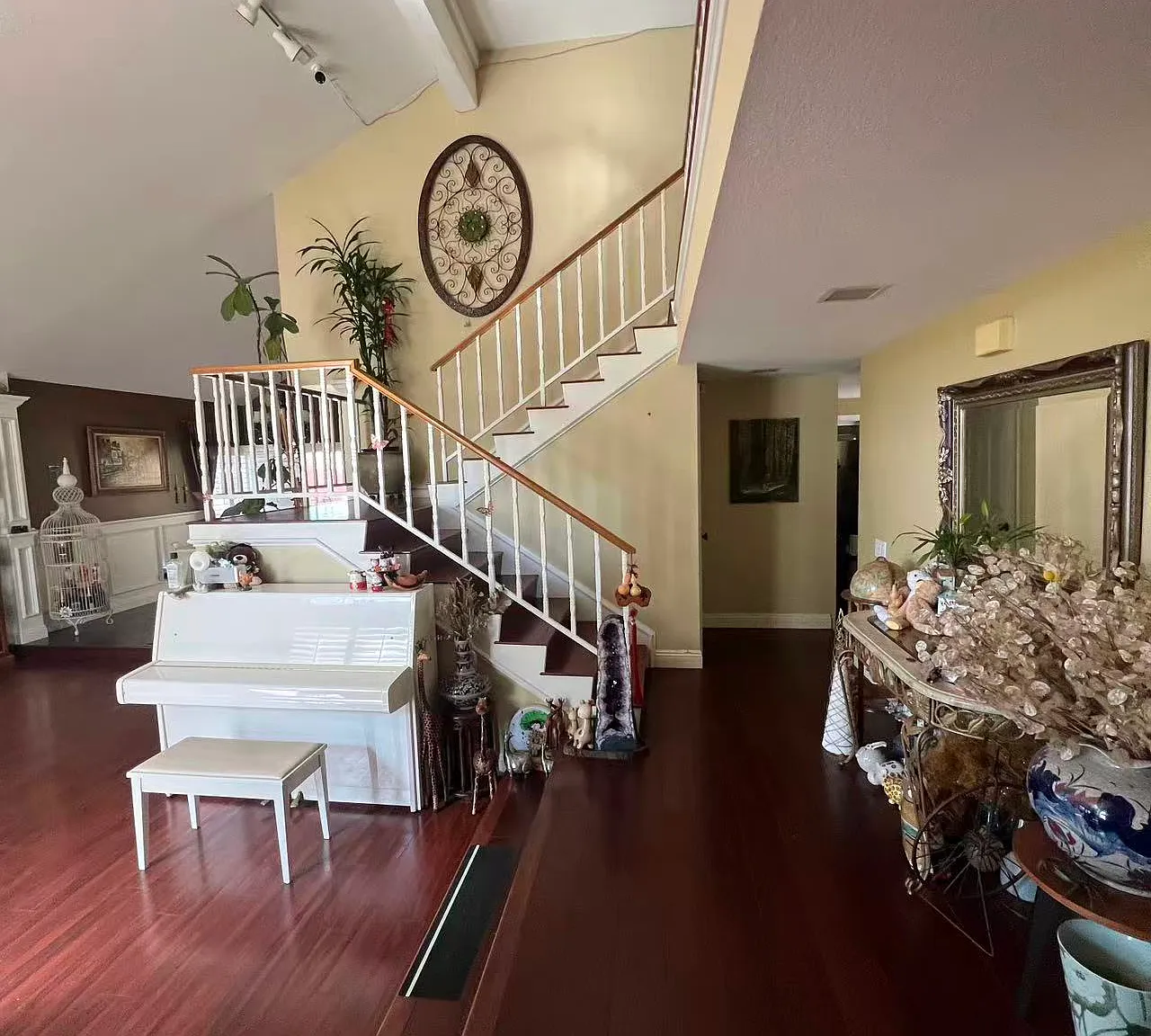 5 bed, 2725 sqft, $6,300 — Photo 3