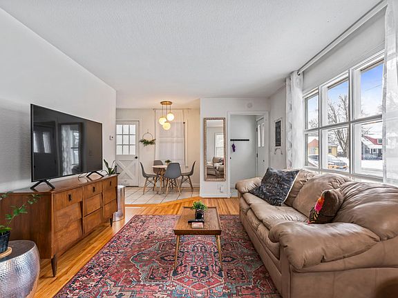 3rd image of 917 3rd St NE