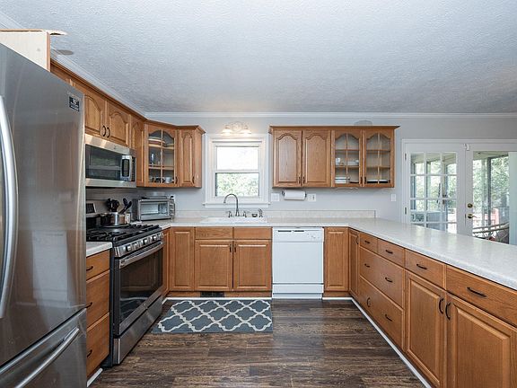 2nd image of 1004 Tall Oaks Cir