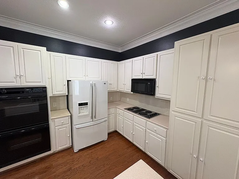 1204 W 39th St — Photo 16