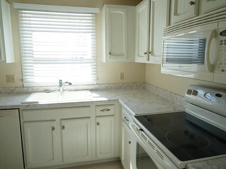 2347 Wildwood Pl — Photo 3