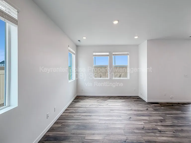 1760 N Big Star Ave — Photo 6