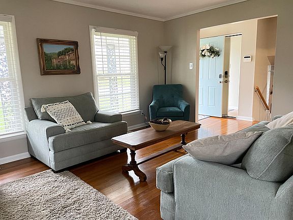 4th image of 304 Stoneybrook Dr